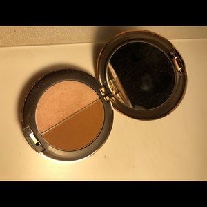 Bronzer/highlighter